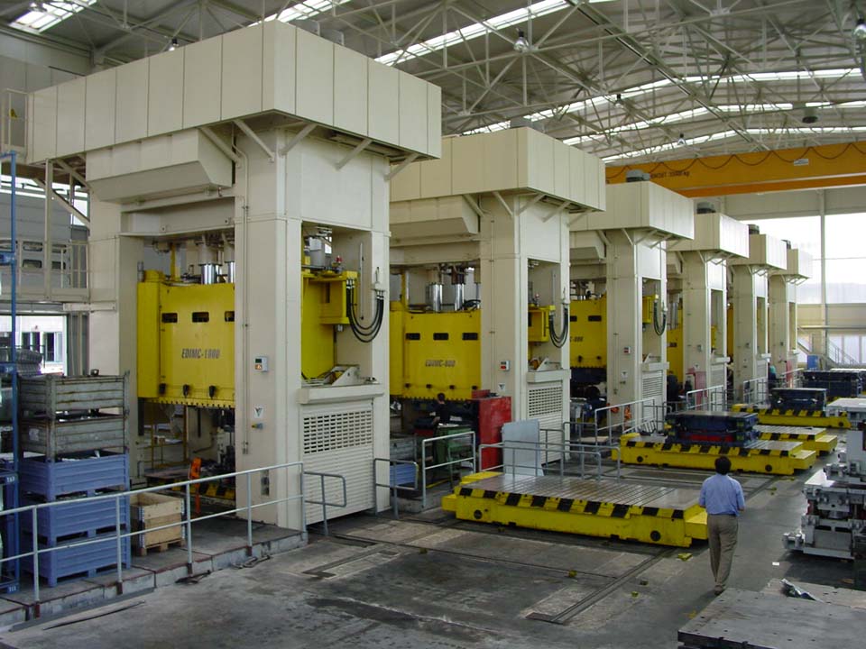 Line to manufacture car parts with seven hydraulic presses (4 x 8,000 kN and 3 x 10,000 kN) with two T-track side moving bolsters per press.