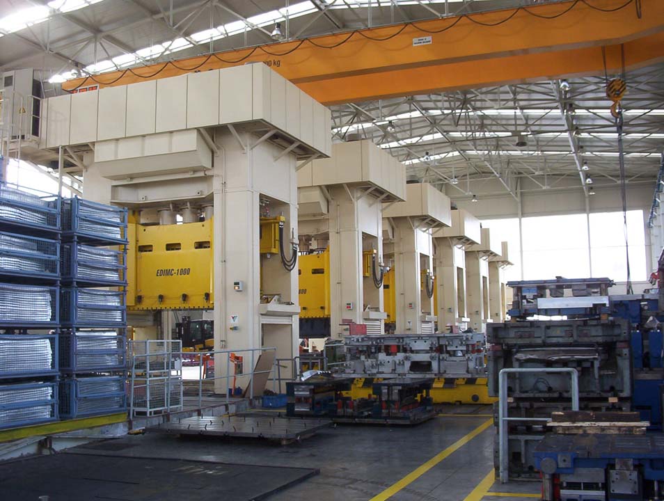 Line to manufacture car parts with seven hydraulic presses (4 x 8,000 kN and 3 x 10,000 kN) with two T-track side moving bolsters per press.