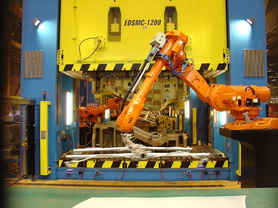 Robot-controlled line to manufacture car replacement parts with four hydraulic presses (1 x 20,000 kN and 3 x 12,000 kN).