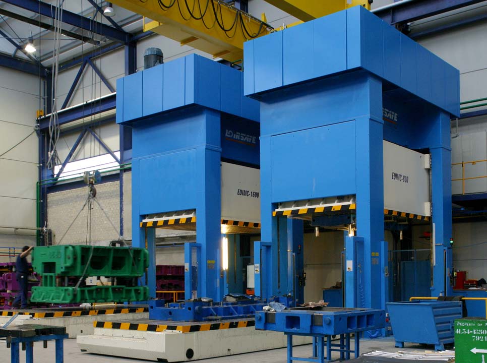 Line with three Hydraulic Presses (one 16.000 kN and two 8.000 kN) with side moving bolster.