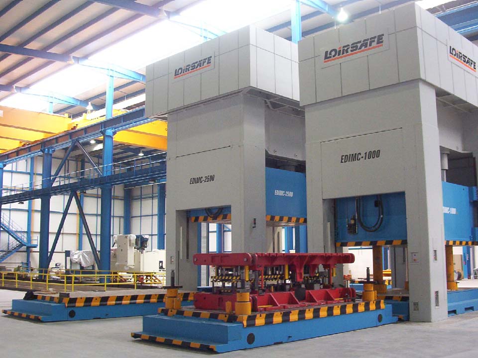 Line with five Hydraulic Presses (one 25.000 kN, three 10.000 kN and one 20.000 kN) with two side moving bolster per press.