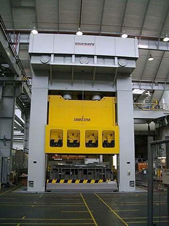 22.500 kN Hydraulic Press with front moving bolster.