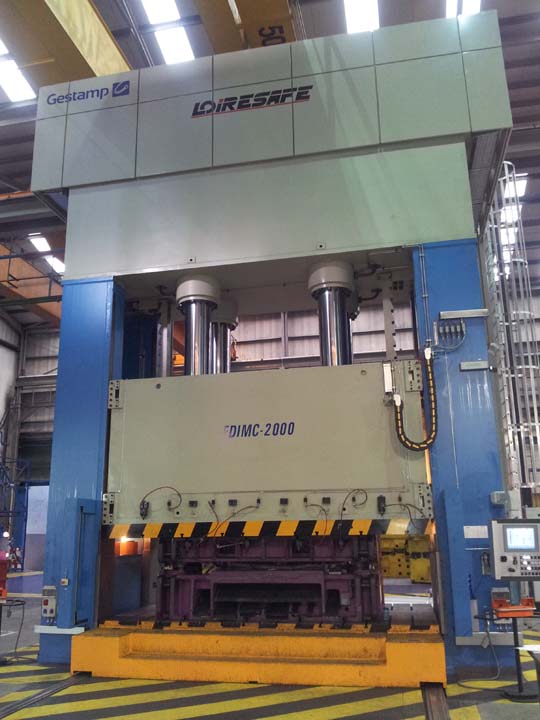 20.000 kN Hydraulic Press with front moving bolster.