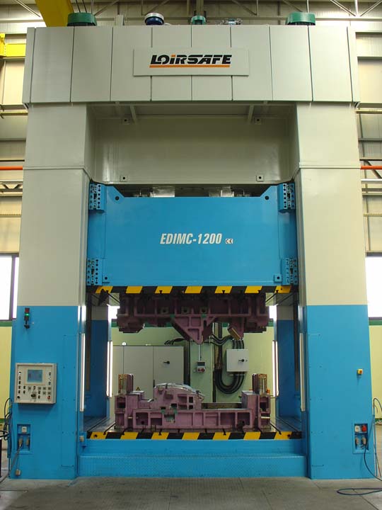 Line with two Hydraulic Presses (one 12.000 kN and one 8.000 kN) with side moving bolster.
